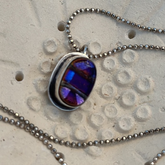 Sterling silver & purple dichroic glass pendant necklace - Picture 8 of 8